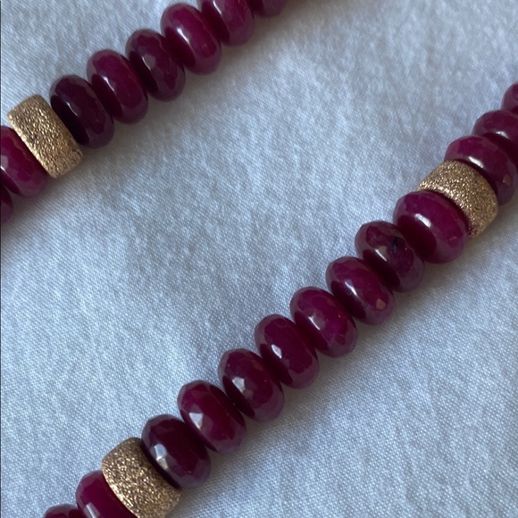 Red and Gold Gemstone Necklace with Graduated Design - Picture 3 of 5